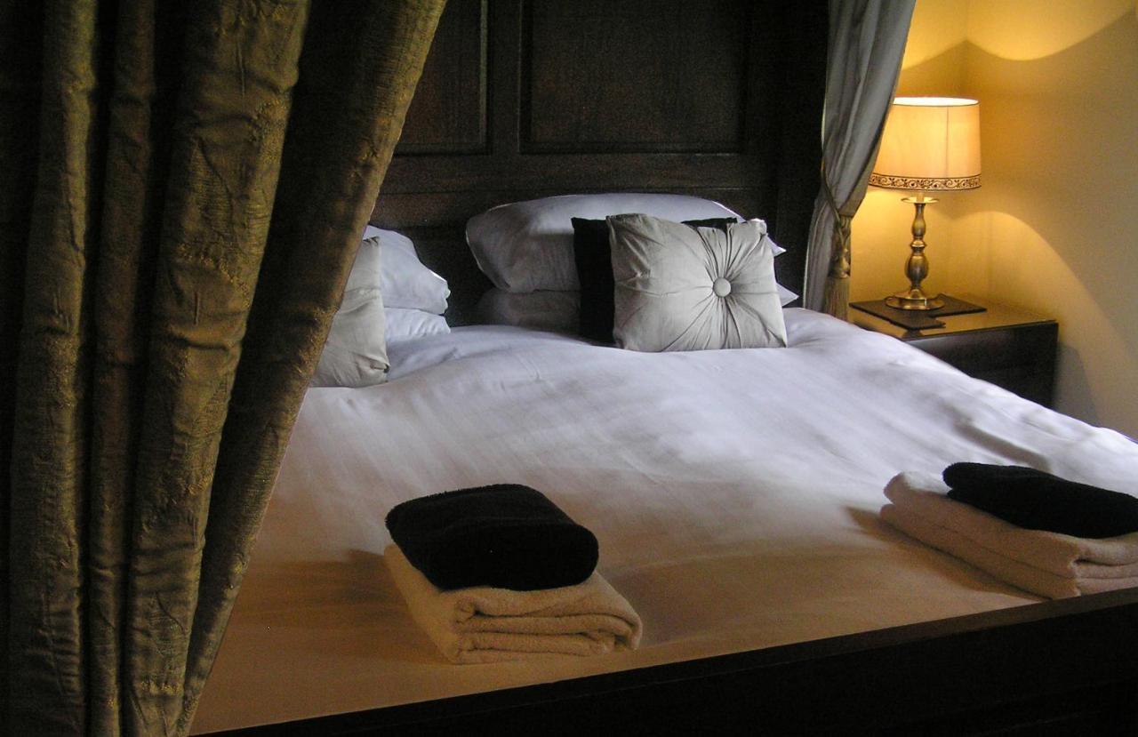 Townhouse Rooms Truro Bagian luar foto