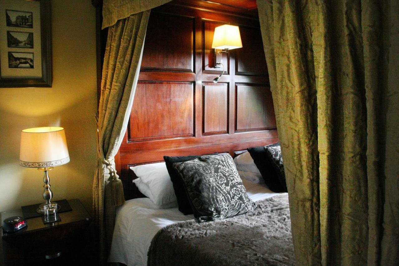 Townhouse Rooms Truro Bagian luar foto