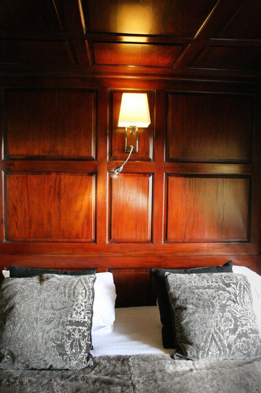 Townhouse Rooms Truro Bagian luar foto